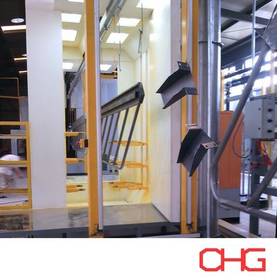 Vloeibare werking Proces Poedercoating Productielijnapparatuur met PVC-spraybooth en transportbanden